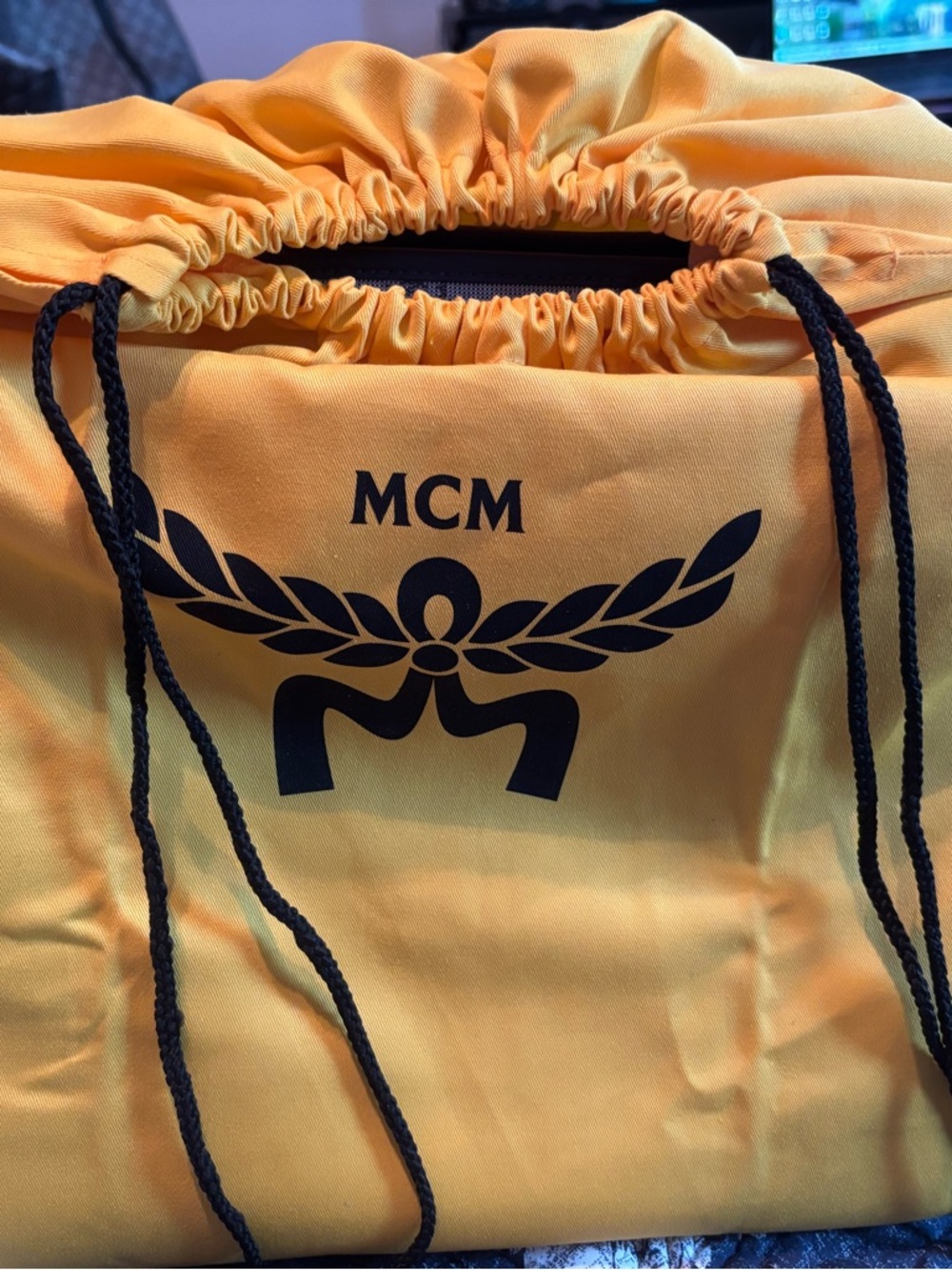 NWT MCM Aren Tote – Blue Denim Visetos – BRAND NEW Full Set (Dust Bag & Papers) - Picture 8 of 12